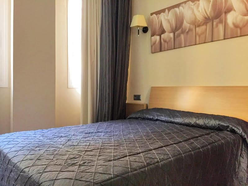 Dream Suites And Apartments Almeria Centro Bagian luar foto