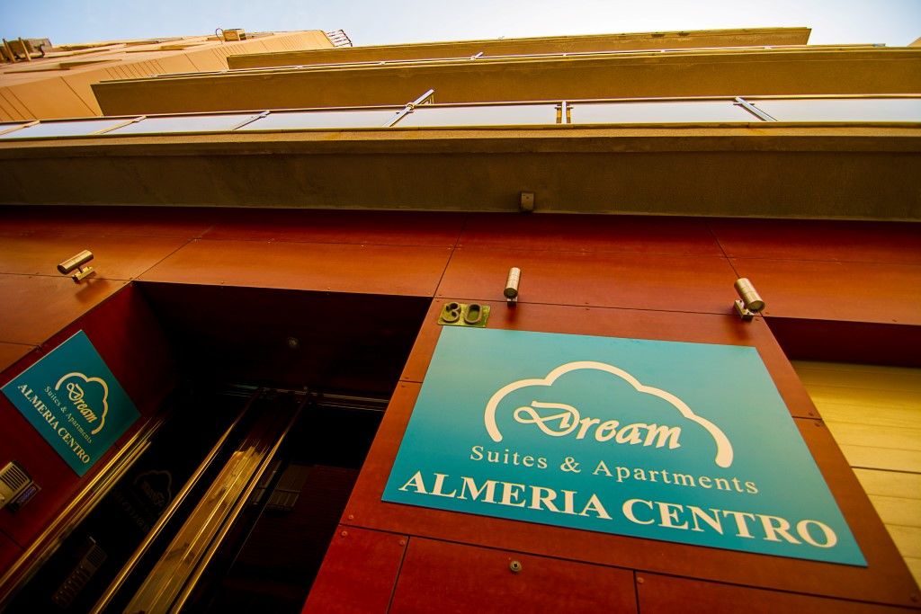 Dream Suites And Apartments Almeria Centro Bagian luar foto